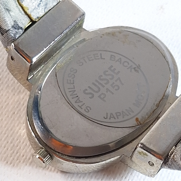 Suisse Stainless Steel Gray Floral Clamshell Bracelet Watch, New Battery - Picture 8 of 8